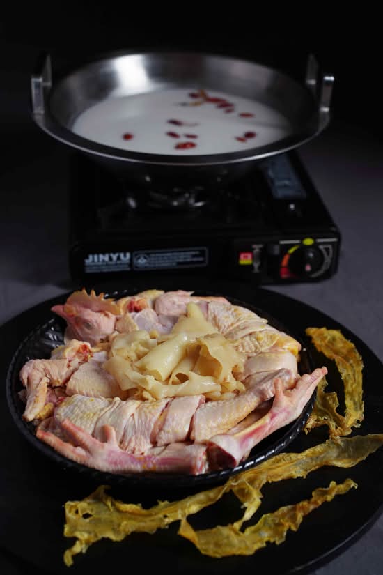 Free- Range Chicken Soup / 走地鸡锅（半只/整只）